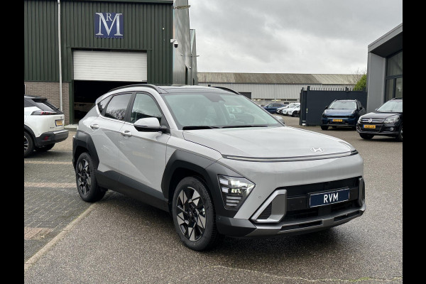 Hyundai Kona 1.6 GDI HEV Premium Sky VAN: 44.300,- VOOR: 35.877,- UW EINDEJAARSVOORDEEL: 8.413,- euro NIEUWE AUTO MET REGISTRATIE | VOLLE AUTO!