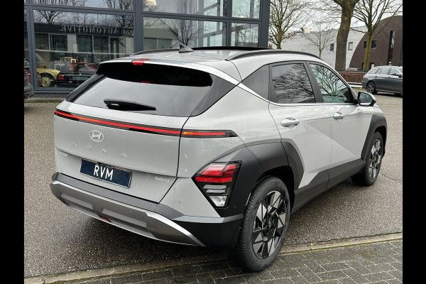 Hyundai Kona 1.6 GDI HEV Premium Sky VAN: 44.300,- VOOR: 35.877,- UW EINDEJAARSVOORDEEL: 8.413,- euro NIEUWE AUTO MET REGISTRATIE | VOLLE AUTO!