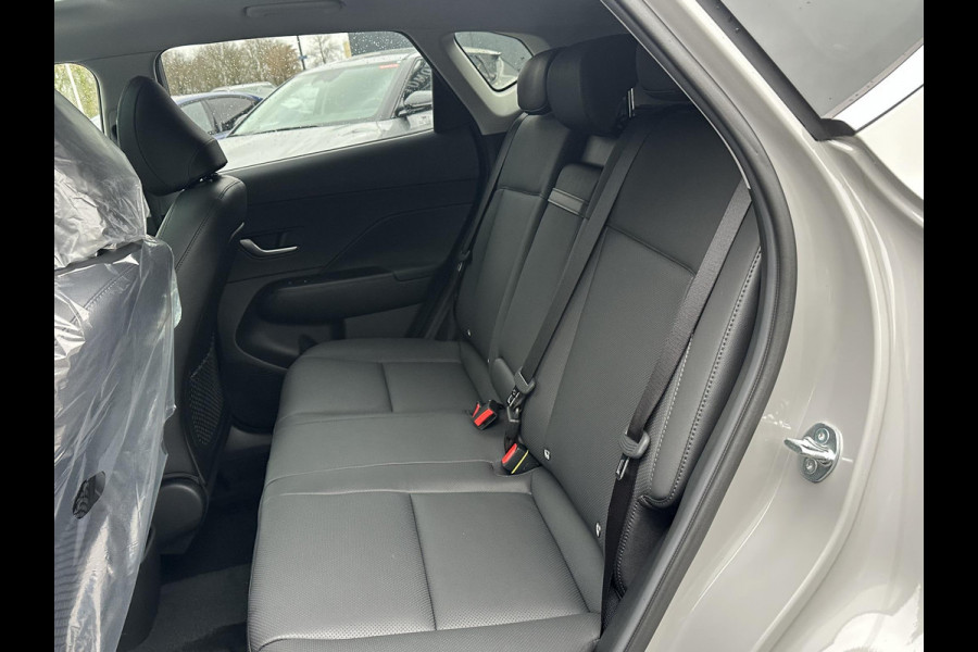 Hyundai Kona 1.6 GDI HEV Premium Sky VAN: 44.300,- VOOR: 35.877,- UW EINDEJAARSVOORDEEL: 8.413,- euro NIEUWE AUTO MET REGISTRATIE | VOLLE AUTO!