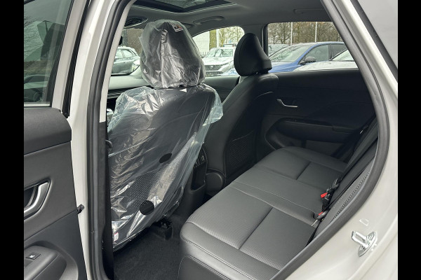 Hyundai Kona 1.6 GDI HEV Premium Sky VAN: 44.300,- VOOR: 35.877,- UW EINDEJAARSVOORDEEL: 8.413,- euro NIEUWE AUTO MET REGISTRATIE | VOLLE AUTO!