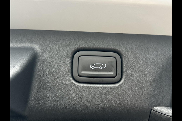 Hyundai Kona 1.6 GDI HEV Premium Sky VAN: 44.300,- VOOR: 35.877,- UW EINDEJAARSVOORDEEL: 8.413,- euro NIEUWE AUTO MET REGISTRATIE | VOLLE AUTO!