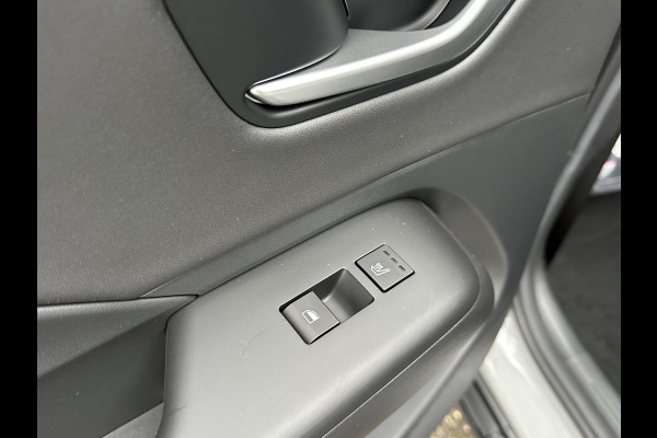 Hyundai Kona 1.6 GDI HEV Premium Sky VAN: 44.300,- VOOR: 35.877,- UW EINDEJAARSVOORDEEL: 8.413,- euro NIEUWE AUTO MET REGISTRATIE | VOLLE AUTO!