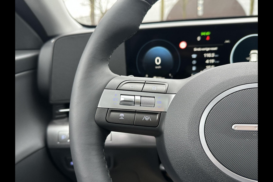 Hyundai Kona 1.6 GDI HEV Premium Sky VAN: 44.300,- VOOR: 35.877,- UW EINDEJAARSVOORDEEL: 8.413,- euro NIEUWE AUTO MET REGISTRATIE | VOLLE AUTO!