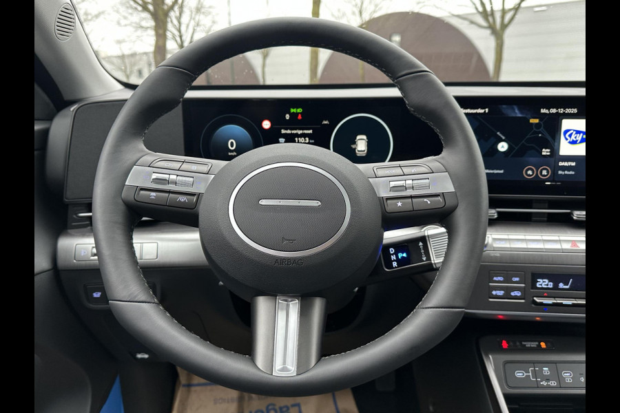 Hyundai Kona 1.6 GDI HEV Premium Sky VAN: 44.300,- VOOR: 35.877,- UW EINDEJAARSVOORDEEL: 8.413,- euro NIEUWE AUTO MET REGISTRATIE | VOLLE AUTO!