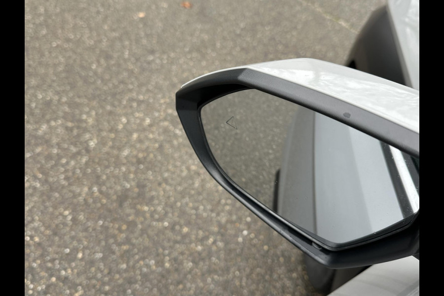 Hyundai Kona 1.6 GDI HEV Premium Sky VAN: 44.300,- VOOR: 35.877,- UW EINDEJAARSVOORDEEL: 8.413,- euro NIEUWE AUTO MET REGISTRATIE | VOLLE AUTO!