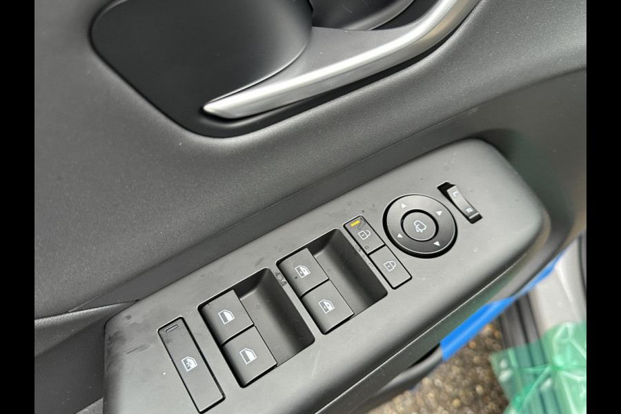 Hyundai Kona 1.6 GDI HEV Premium Sky VAN: 44.300,- VOOR: 35.877,- UW EINDEJAARSVOORDEEL: 8.413,- euro NIEUWE AUTO MET REGISTRATIE | VOLLE AUTO!