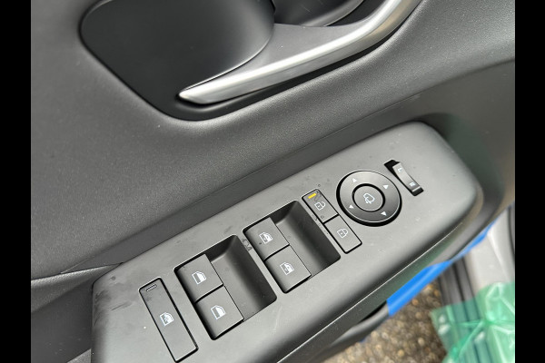 Hyundai Kona 1.6 GDI HEV Premium Sky VAN: 44.300,- VOOR: 35.877,- UW EINDEJAARSVOORDEEL: 8.413,- euro NIEUWE AUTO MET REGISTRATIE | VOLLE AUTO!