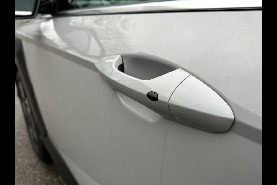 Hyundai Kona 1.6 GDI HEV Premium Sky VAN: 44.300,- VOOR: 35.877,- UW EINDEJAARSVOORDEEL: 8.413,- euro NIEUWE AUTO MET REGISTRATIE | VOLLE AUTO!