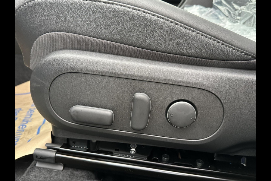 Hyundai Kona 1.6 GDI HEV Premium Sky VAN: 44.300,- VOOR: 35.877,- UW EINDEJAARSVOORDEEL: 8.413,- euro NIEUWE AUTO MET REGISTRATIE | VOLLE AUTO!