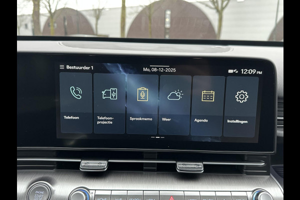 Hyundai Kona 1.6 GDI HEV Premium Sky VAN: 44.300,- VOOR: 35.877,- UW EINDEJAARSVOORDEEL: 8.413,- euro NIEUWE AUTO MET REGISTRATIE | VOLLE AUTO!