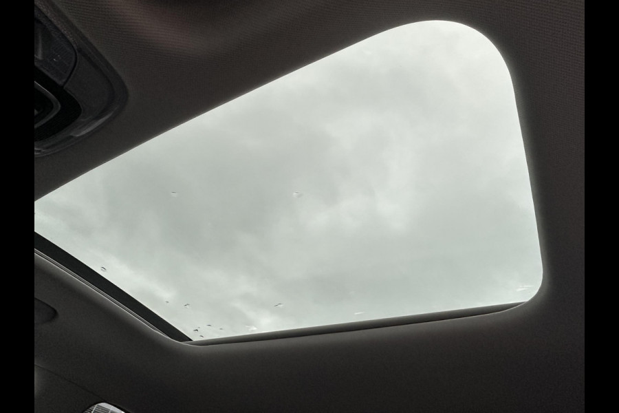 Hyundai Kona 1.6 GDI HEV Premium Sky VAN: 44.300,- VOOR: 35.877,- UW EINDEJAARSVOORDEEL: 8.413,- euro NIEUWE AUTO MET REGISTRATIE | VOLLE AUTO!