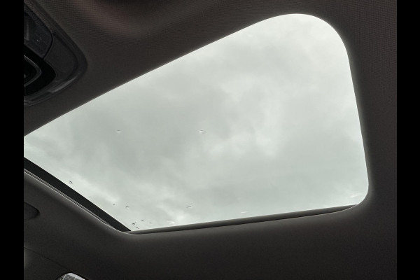 Hyundai Kona 1.6 GDI HEV Premium Sky VAN: 44.300,- VOOR: 35.877,- UW EINDEJAARSVOORDEEL: 8.413,- euro NIEUWE AUTO MET REGISTRATIE | VOLLE AUTO!