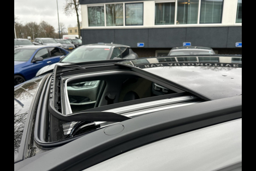 Hyundai Kona 1.6 GDI HEV Premium Sky VAN: 44.300,- VOOR: 35.877,- UW EINDEJAARSVOORDEEL: 8.413,- euro NIEUWE AUTO MET REGISTRATIE | VOLLE AUTO!