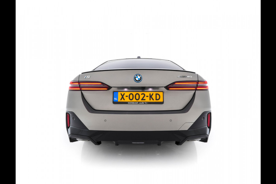 BMW i5 eDrive 40 M-Sport 84 kWh [ 3-Fase ] { SOH-96% } (INCL-BTW) *PANO | HEAD-UP | TWO-TONE-LUXURY-LEATHER | FULL-LED | BLIND-SPOT | HARMAN-KARDON-SURROUND | COMFORTSEATS |  WIDESCREEN-DIGICOCKPIT | AMBIENT-LIGHT | KEYLESS | TOPVIEW | DAB | ...