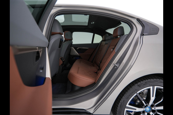 BMW i5 eDrive 40 M-Sport 84 kWh [ 3-Fase ] { SOH-96% } (INCL-BTW) *PANO | HEAD-UP | TWO-TONE-LUXURY-LEATHER | FULL-LED | BLIND-SPOT | HARMAN-KARDON-SURROUND | COMFORTSEATS |  WIDESCREEN-DIGICOCKPIT | AMBIENT-LIGHT | KEYLESS | TOPVIEW | DAB | ...