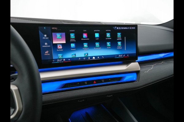 BMW i5 eDrive 40 M-Sport 84 kWh [ 3-Fase ] { SOH-96% } (INCL-BTW) *PANO | HEAD-UP | TWO-TONE-LUXURY-LEATHER | FULL-LED | BLIND-SPOT | HARMAN-KARDON-SURROUND | COMFORTSEATS |  WIDESCREEN-DIGICOCKPIT | AMBIENT-LIGHT | KEYLESS | TOPVIEW | DAB | ...