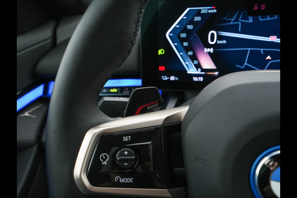 BMW i5 eDrive 40 M-Sport 84 kWh [ 3-Fase ] { SOH-96% } (INCL-BTW) *PANO | HEAD-UP | TWO-TONE-LUXURY-LEATHER | FULL-LED | BLIND-SPOT | HARMAN-KARDON-SURROUND | COMFORTSEATS |  WIDESCREEN-DIGICOCKPIT | AMBIENT-LIGHT | KEYLESS | TOPVIEW | DAB | ...