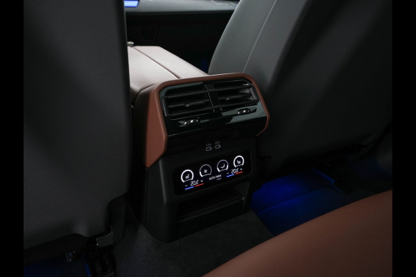 BMW i5 eDrive 40 M-Sport 84 kWh [ 3-Fase ] { SOH-96% } (INCL-BTW) *PANO | HEAD-UP | TWO-TONE-LUXURY-LEATHER | FULL-LED | BLIND-SPOT | HARMAN-KARDON-SURROUND | COMFORTSEATS |  WIDESCREEN-DIGICOCKPIT | AMBIENT-LIGHT | KEYLESS | TOPVIEW | DAB | ...