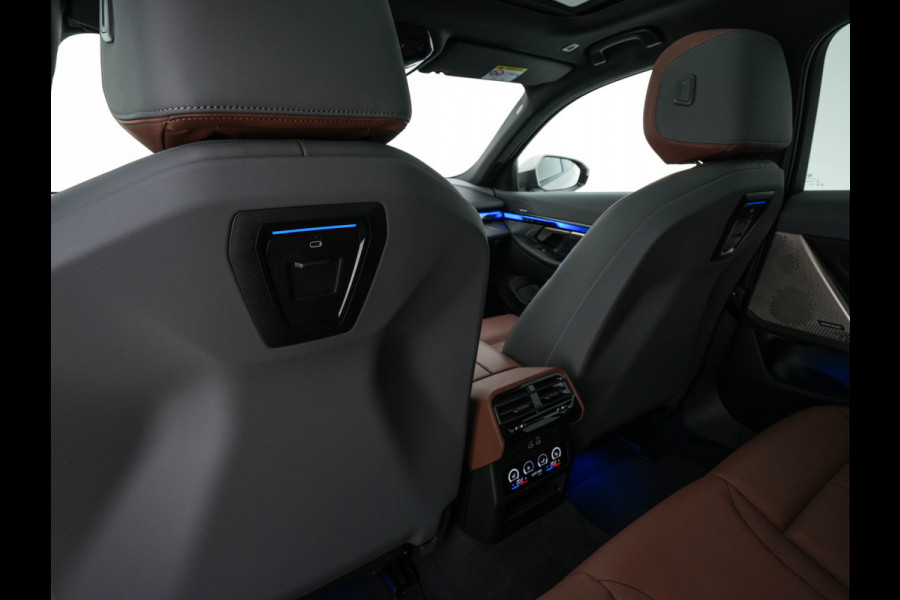 BMW i5 eDrive 40 M-Sport 84 kWh [ 3-Fase ] { SOH-96% } (INCL-BTW) *PANO | HEAD-UP | TWO-TONE-LUXURY-LEATHER | FULL-LED | BLIND-SPOT | HARMAN-KARDON-SURROUND | COMFORTSEATS |  WIDESCREEN-DIGICOCKPIT | AMBIENT-LIGHT | KEYLESS | TOPVIEW | DAB | ...