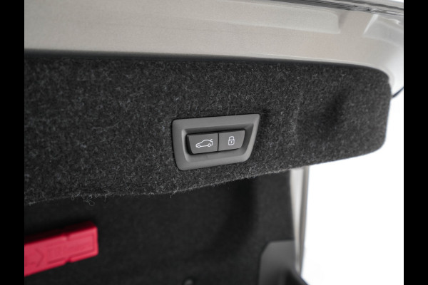 BMW i5 eDrive 40 M-Sport 84 kWh [ 3-Fase ] { SOH-96% } (INCL-BTW) *PANO | HEAD-UP | TWO-TONE-LUXURY-LEATHER | FULL-LED | BLIND-SPOT | HARMAN-KARDON-SURROUND | COMFORTSEATS |  WIDESCREEN-DIGICOCKPIT | AMBIENT-LIGHT | KEYLESS | TOPVIEW | DAB | ...