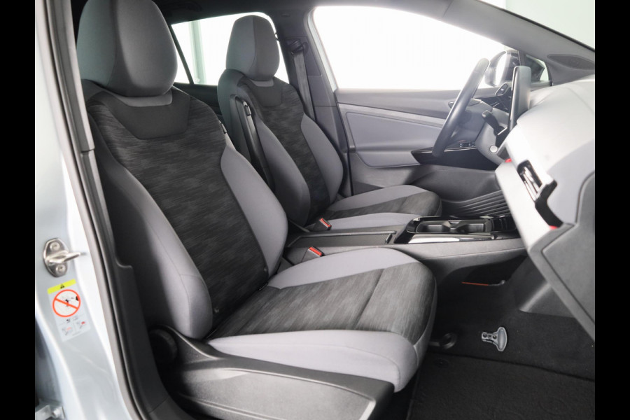 Volkswagen ID.4 Life 77 kWh 204 pk | Navigatie | Parkeersensoren | Adaptieve cruise control | LED koplampen | Stoelverwarming |
