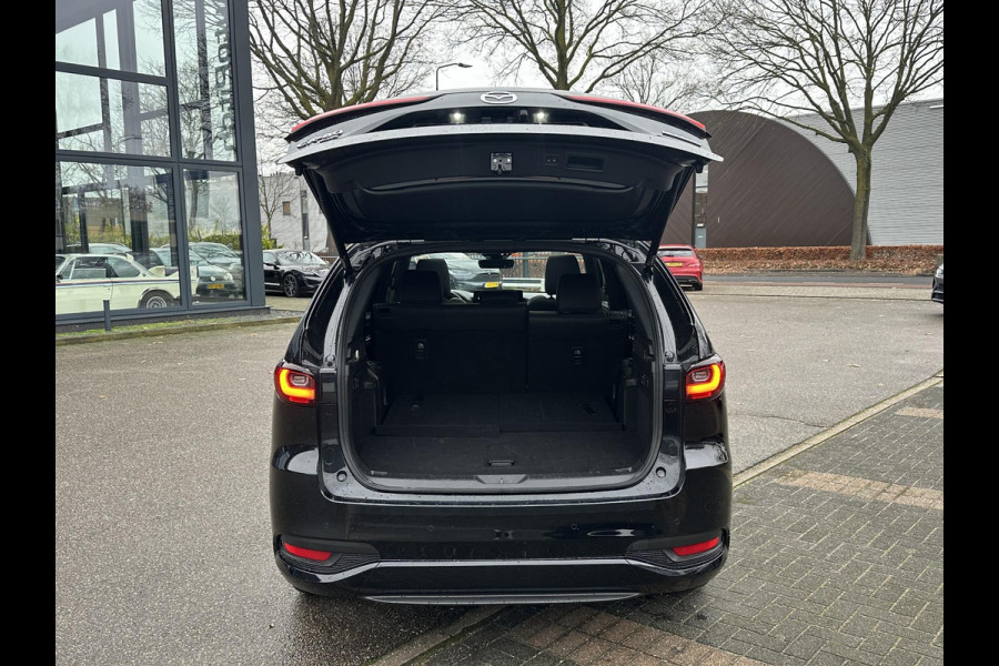 Mazda CX-80 2.5 e-SkyActiv PHEV Homura Plus VAN: €59.900,- VOOR: €55.877,- UW EINDEJAARSVOORDEEL: €4.023,- 3 FASE | MEGA VOL! | 7 PERSOONS | 6jr fabrieks garantie!