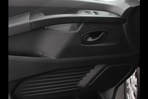 Renault Trafic 2.0 T30 L2H1 Advance Navigatie Airco Lichtmetalen velgen Betimmering Trekhaak Camera Parkeersensoren