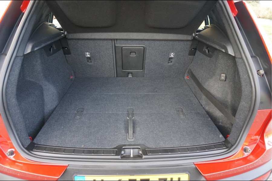 Volvo XC40 2.0 D3 Momentum Automaat Leder Parking-climate