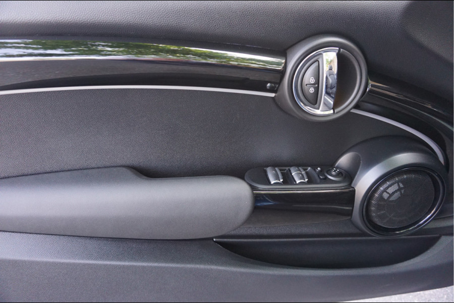 MINI Cabrio 1.5 Cooper Maximized Navi Stoelverw. Camera DAB Blis Incl. afleverbeurt en 12 Bovag garantie