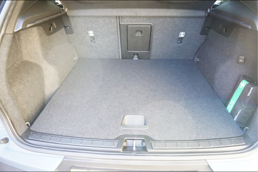 Volvo XC40 1.5 T4 Recharge Inscription Camera DAB Alarm Adaptieve Cruisecontrol