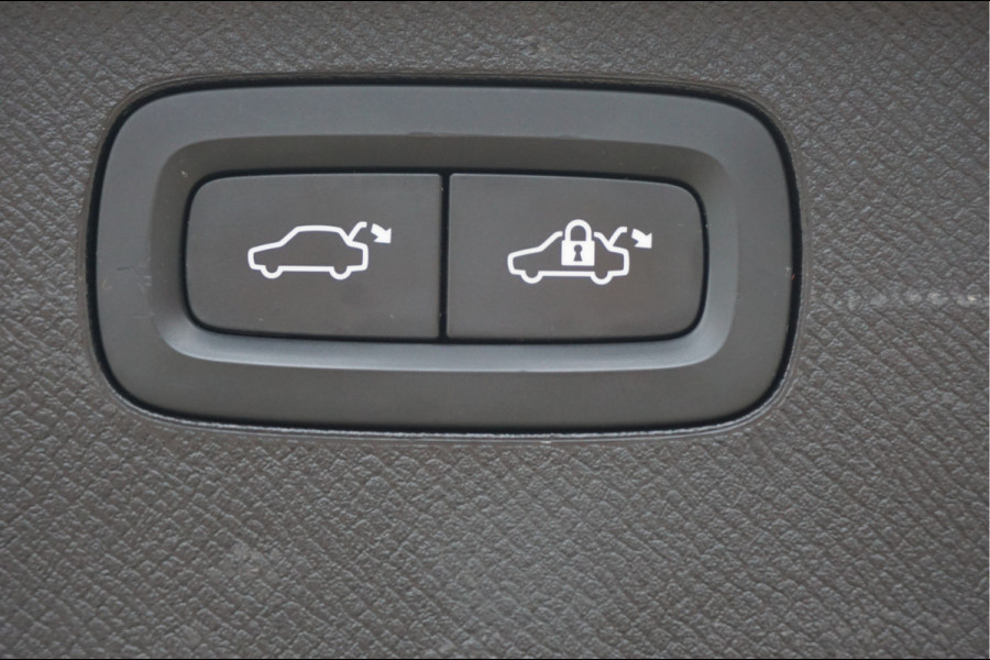 Volvo XC90 2.0 T8 Recharge AWD Ultimate Dark Luchtvering Trekhaak Incl. afleverbeurt en 12 Bovag garantie