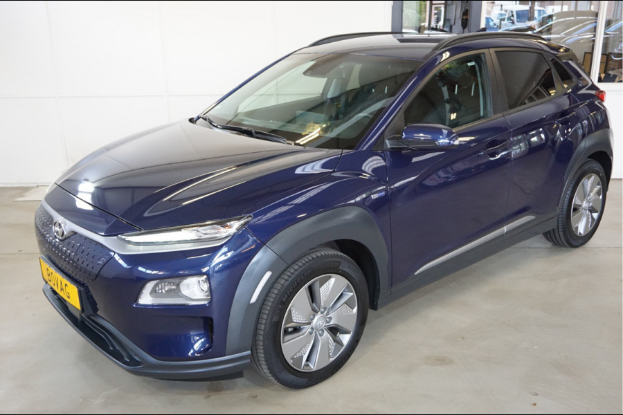 Hyundai Kona EV Style 64 kWh Navigatie, Camera, Stoel en Stuur verwarming.