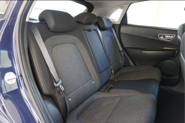 Hyundai Kona EV Style 64 kWh Navigatie, Camera, Stoel en Stuur verwarming.
