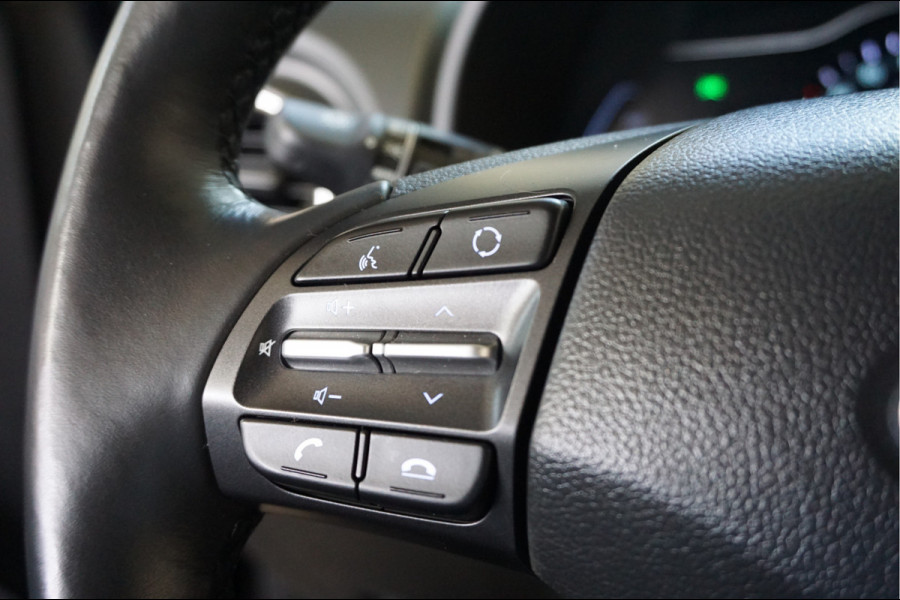 Hyundai Kona EV Style 64 kWh Navigatie, Camera, Stoel en Stuur verwarming.
