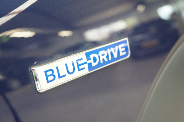 Hyundai Kona EV Style 64 kWh Navigatie, Camera, Stoel en Stuur verwarming.