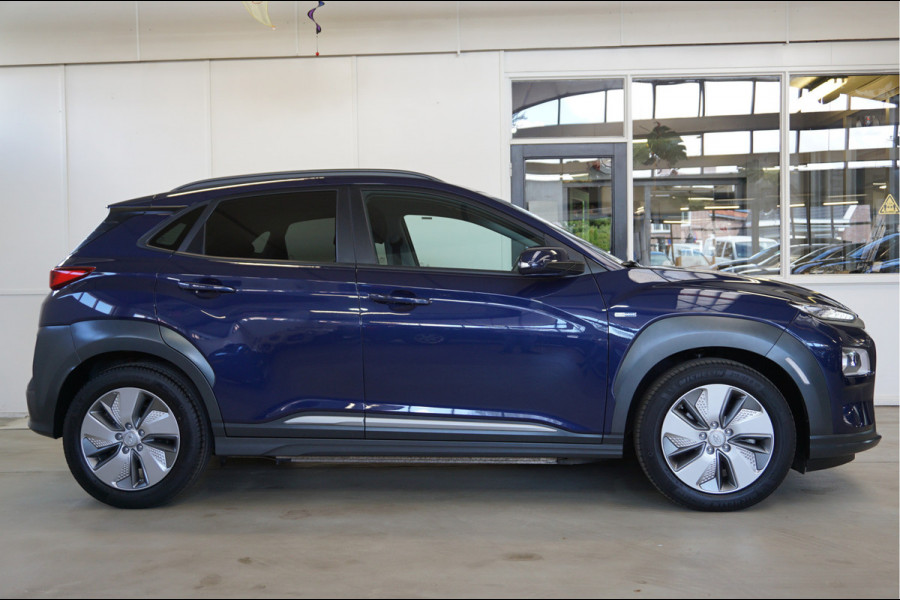Hyundai Kona EV Style 64 kWh Navigatie, Camera, Stoel en Stuur verwarming.
