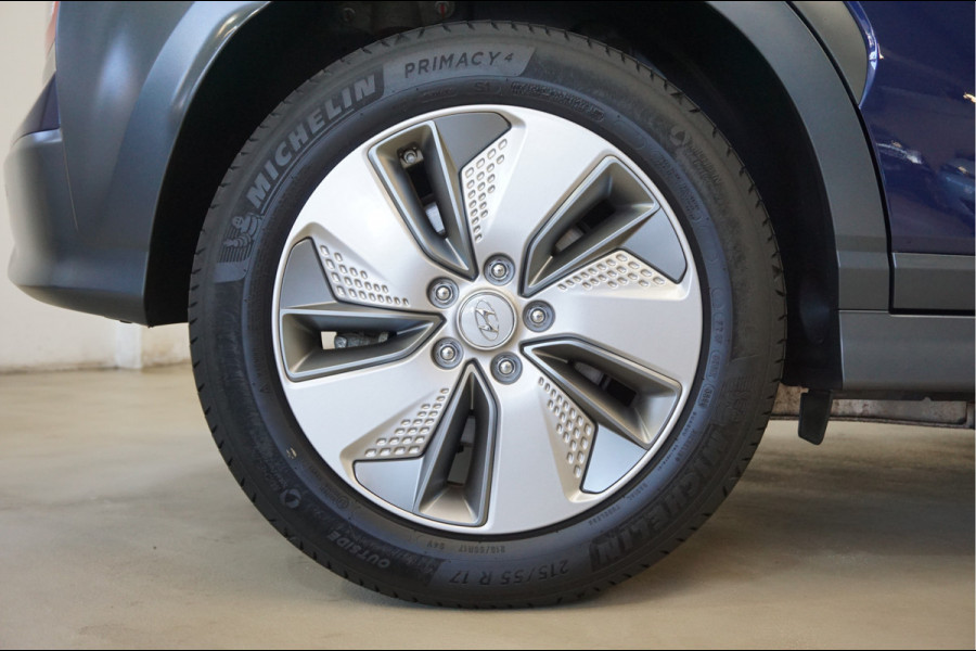 Hyundai Kona EV Style 64 kWh Navigatie, Camera, Stoel en Stuur verwarming.