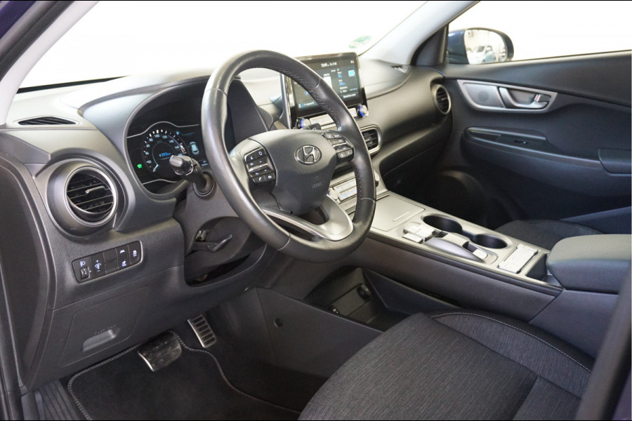Hyundai Kona EV Style 64 kWh Navigatie, Camera, Stoel en Stuur verwarming.