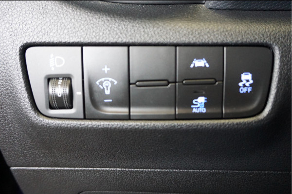 Hyundai Kona EV Style 64 kWh Navigatie, Camera, Stoel en Stuur verwarming.
