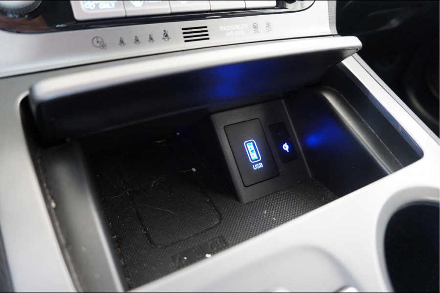 Hyundai Kona EV Style 64 kWh Navigatie, Camera, Stoel en Stuur verwarming.