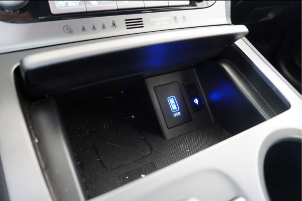 Hyundai Kona EV Style 64 kWh Navigatie, Camera, Stoel en Stuur verwarming.