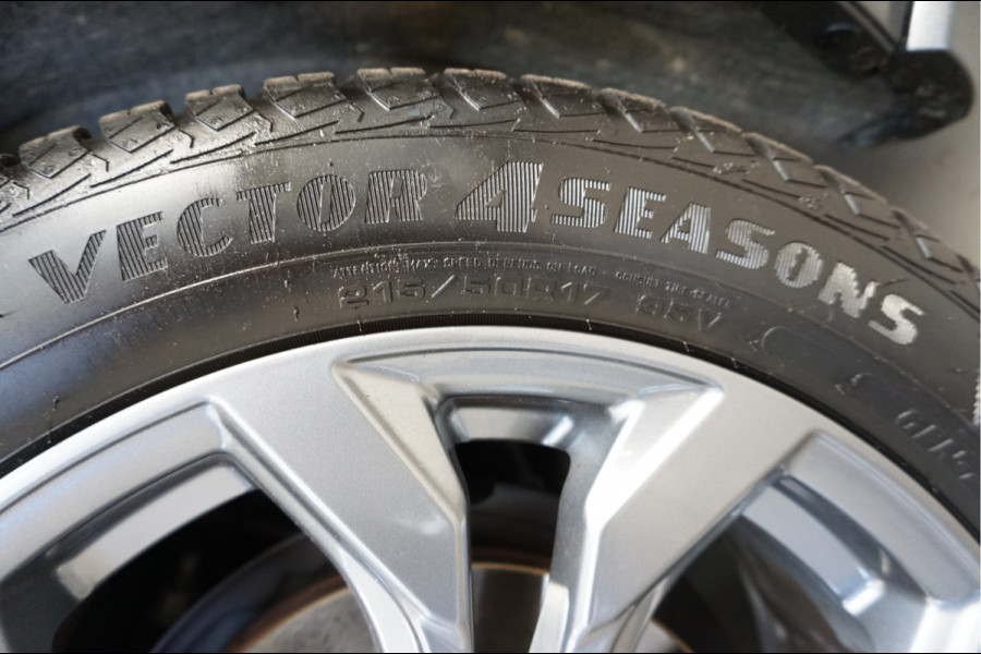 Ford Focus 1.0 EcoBoost Hybrid ST Line Navi Incl. afleverbeurt en 12 Bovag garantie