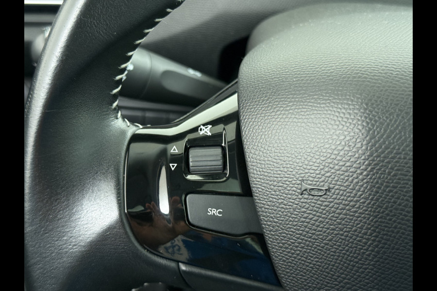 Peugeot 308 T 111PK Pano-Dak Navi Ecc Apple Carplay Android Auto Pdc Cruise Control Blue Premium Lmv 16" Connected Apps Bluetooth Led Distributieriem vervangen bij 93.000 km ! Origineel Nederlandse Auto