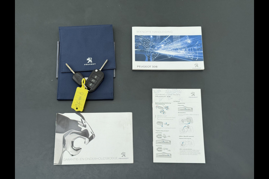 Peugeot 308 T 111PK Pano-Dak Navi Ecc Apple Carplay Android Auto Pdc Cruise Control Blue Premium Lmv 16" Connected Apps Bluetooth Led Distributieriem vervangen bij 93.000 km ! Origineel Nederlandse Auto