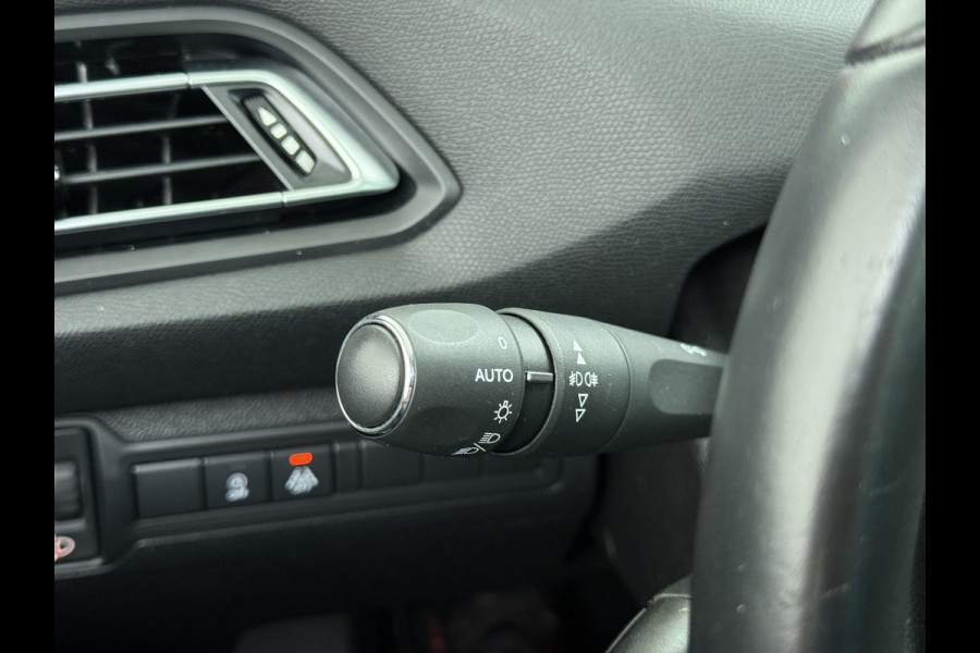 Peugeot 308 T 111PK Pano-Dak Navi Ecc Apple Carplay Android Auto Pdc Cruise Control Blue Premium Lmv 16" Connected Apps Bluetooth Led Distributieriem vervangen bij 93.000 km ! Origineel Nederlandse Auto