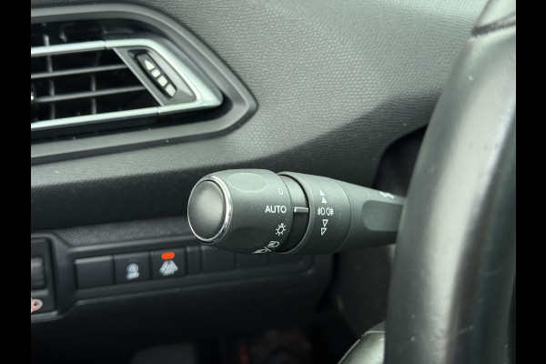 Peugeot 308 T 111PK Pano-Dak Navi Ecc Apple Carplay Android Auto Pdc Cruise Control Blue Premium Lmv 16" Connected Apps Bluetooth Led Distributieriem vervangen bij 93.000 km ! Origineel Nederlandse Auto