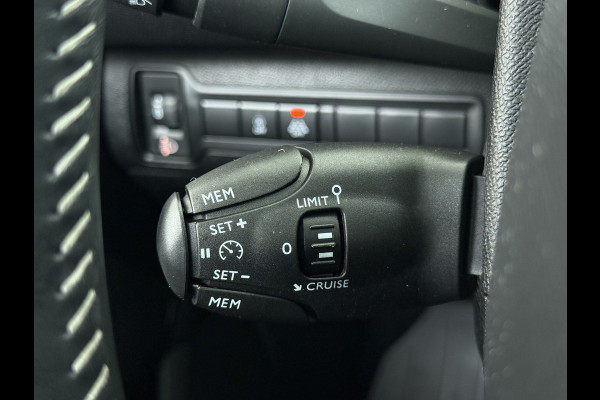 Peugeot 308 T 111PK Pano-Dak Navi Ecc Apple Carplay Android Auto Pdc Cruise Control Blue Premium Lmv 16" Connected Apps Bluetooth Led Distributieriem vervangen bij 93.000 km ! Origineel Nederlandse Auto