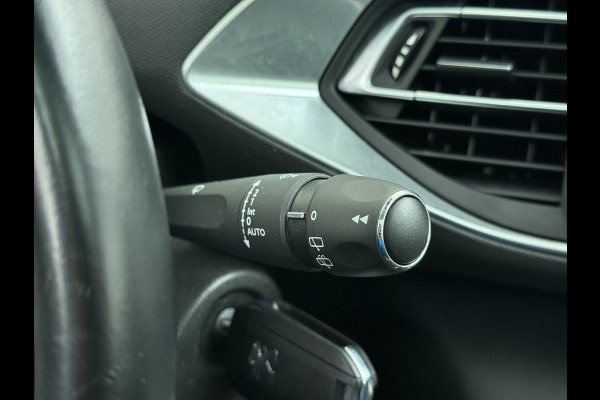 Peugeot 308 T 111PK Pano-Dak Navi Ecc Apple Carplay Android Auto Pdc Cruise Control Blue Premium Lmv 16" Connected Apps Bluetooth Led Distributieriem vervangen bij 93.000 km ! Origineel Nederlandse Auto