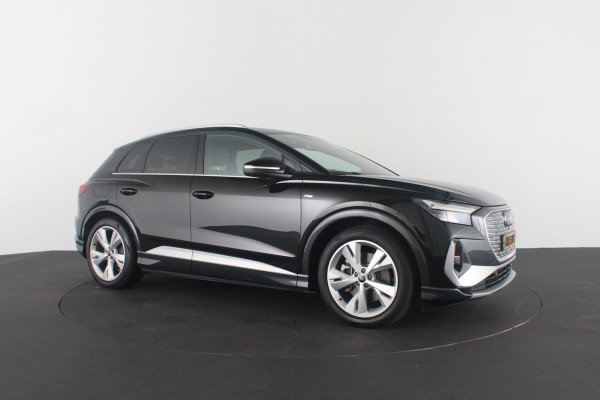 Audi Q4 e-tron 40 82 kWh S line > Camera/ Adaptief Cruise control/Stoelverwarming...