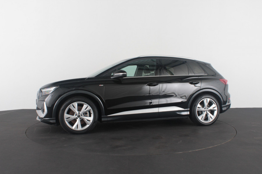 Audi Q4 e-tron 40 82 kWh S line > Camera/ Adaptief Cruise control/Stoelverwarming...